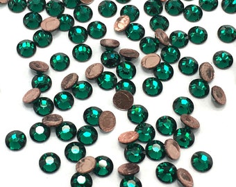 Emerald (205) Swarovski 2078 XIRIUS / 2038 XILION Flatbacks HOTFIX Iron-on Rhinestones jungle green* Free Shipping * Pick Size & Quantity