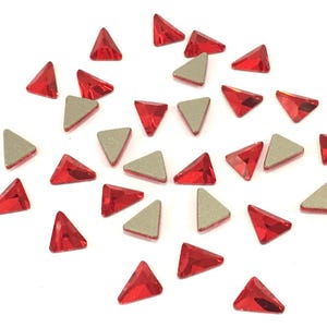 8 pcs - Swarovski 2739 Triangle Beta Crystal Flatbacks No-Hotfix 5.8x5.3mm nail art rhinestones red Light Siam (227) * No Tariffs to US