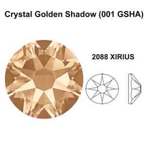 Puede incluir: Primer plano de un solo cristal de strass redondo de color marrón dorado con un patrón de facetas en forma de estrella. El cristal está etiquetado como "2088 XIRIUS" y "Crystal Golden Shadow (001 GSHA)".