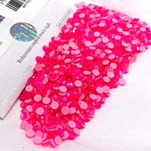 144 pieces - Crystal Neon Pink Preciosa MC Chaton Rose MAXIMA Flatback No-Hotfix Rhinestones Nail Art * Pick Size * No Tariffs to US