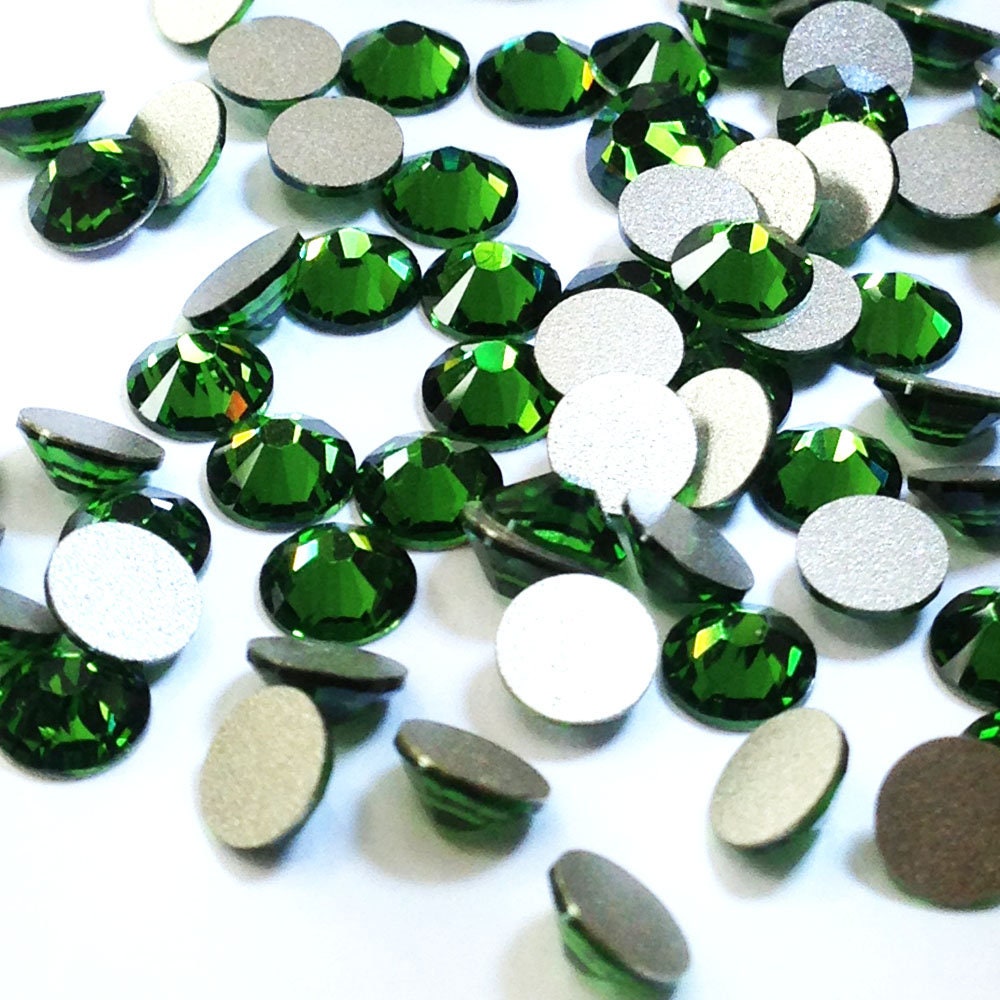 Fern Green (291) Swarovski 2088 XIRIUS 30ss Crystal Flatback No