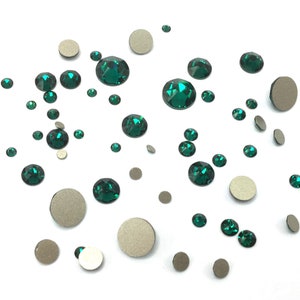 144 pcs - Emerald (205) Swarovski 2058/2088 crystal flatbacks rhinestones green mixed Sizes ss5, ss7, ss9, ss12, ss16, ss20, ss30 nail art