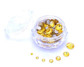 144 pcs - Topaze claire (226 jaunes) Nail art Swarovski 2058/2088 Crystal 2058/2088, tailles variées assorties 2 mm-6 mm * Avec étui de rangement