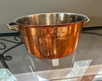Olla de cobre de 2,5 cuartos con asas de latón fabricada por Old Dutch International (ODI) en Corea.