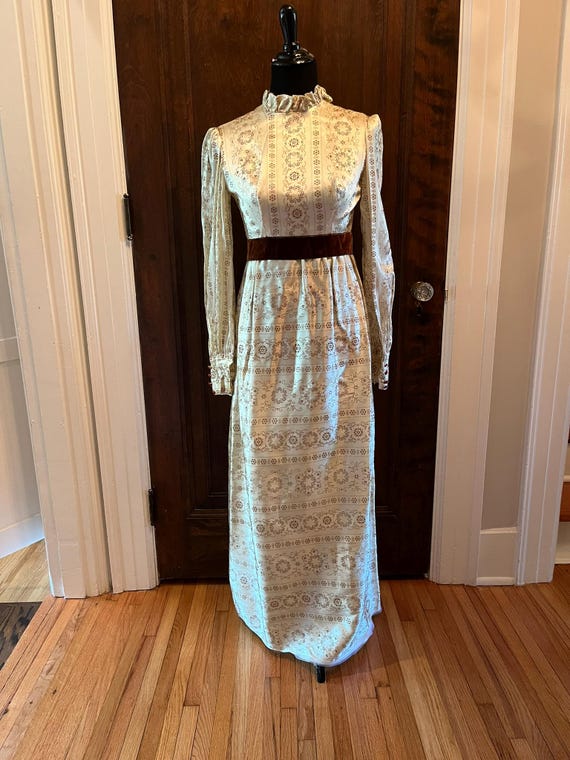 cream velvet wedding dress Rosa Clara Velvet Long Train Wedding Dress HK