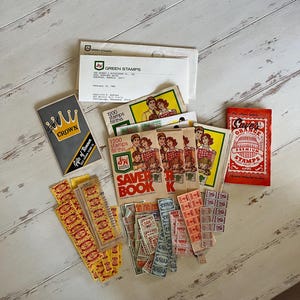 Duży zestaw luzem znaczków handlowych i książeczek ze znaczkami handlowymi, pełnych i pustych, zielone znaczki S&H, list od S and H Green Stamps Co.