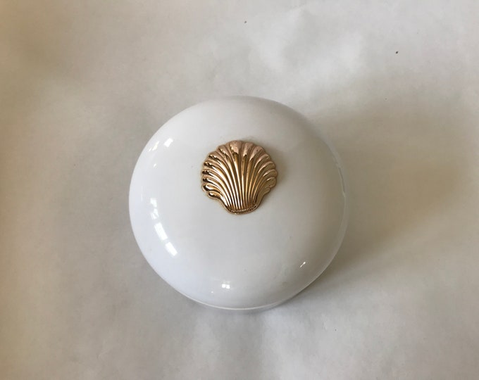 4.25 Oz. White Linen Perfumed Body Powder With Puff Full Box, Estee