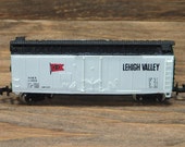 Vintage Toy Trains, N Scale Trains, Bachmann Trains, Boxcar 40 39 Lehigh Valley (LV), Small Scale Trains, Single Door Freight Box Car Train