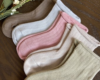 Rib knit/vintage neutral baby socks