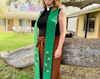 Green Priest Vestment with Palestinian Tatreez Embroidery, Handcrafted Clergy Stole, Palestine Embroidery Design