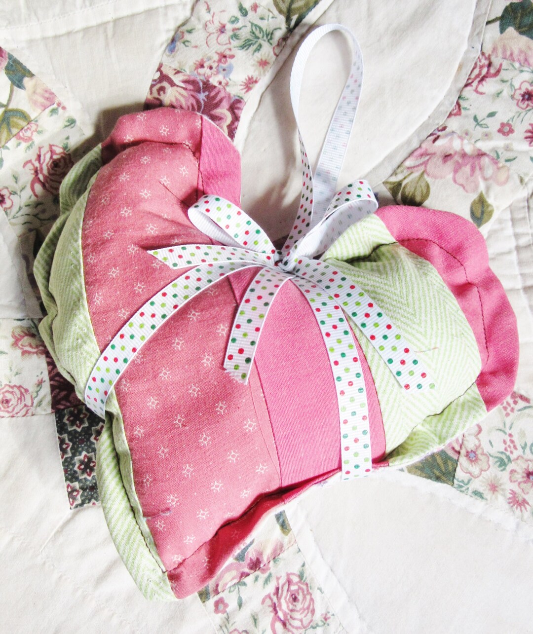 Quilted Pink Hearts Patchwork Pink Heart Pin Cushion Valentines Craft