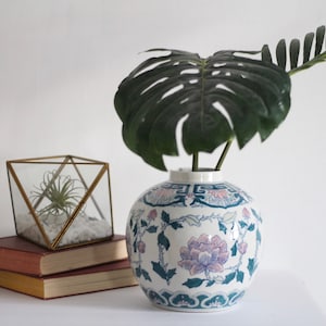 Vintage Hand Painted Floral Ginger Jar / Chinese porcelain Ginger Jar / Vintage Home Decoration