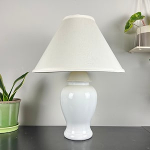 Vintage White Ceramic Ginger Jar Lamp / Ginger Jar Table Lamp / Vintage Home Decoration