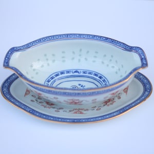 Vintage White And Blue Gravy Boat / Chinese Gravy Bowl / kitchen decoration