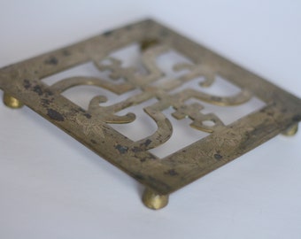 Vintage Chinese Brass Etched Trivet / Vintage Chinoiserie Chinese Brass Trivet
