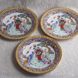 Vintage Famille Rose Plates / Chinese Porcelain Plates / Kitchen Decoration / Set of 3