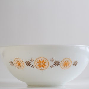 Pyrex Town and Country Cinderella Mixing Bowl / Vintage Pyrex Bowl 444