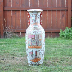 Vintage Chinese Famille Rose Medallion Vase / Hand Painted Chinese Porcelain Motif Floor Vase / Vintage Home Decoration
