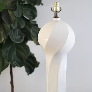 Vintage White Round Twist Ceramic Lamp / Vintage Table Lamp / Lighting / Vintage Home Decoration