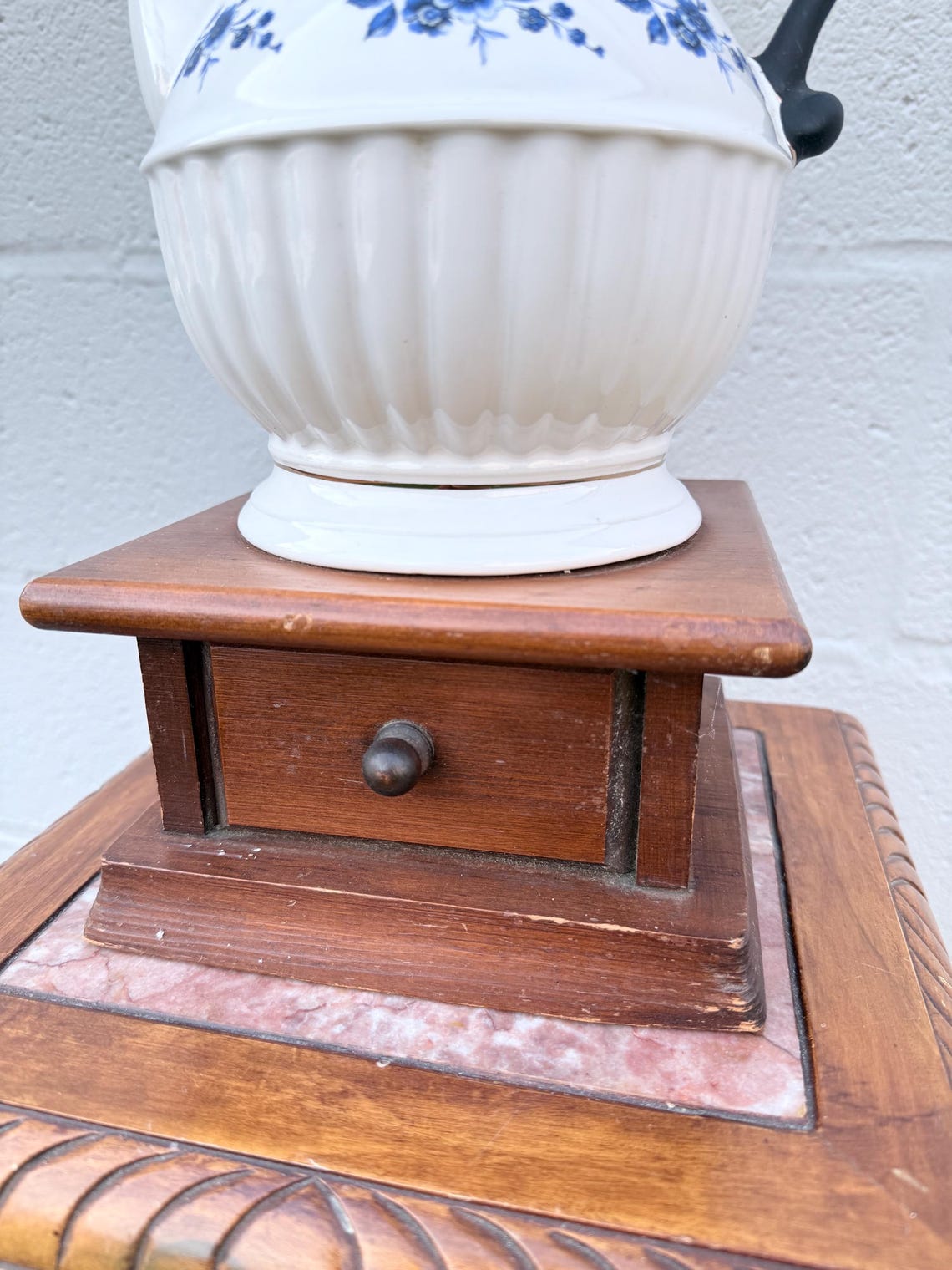 Vintage Porcelain Teapot Table Lamp on Wood Base - Blue & White Floral Cottagecore, photo 4 of 5