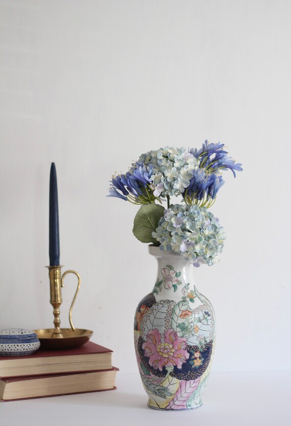 tobacco leaf china vase Vintage Its Shape Is Both Traditional And Has The Appearance Of Being Contemporary Because Of Its Simplicity . Pair of Tobacco Leaf Pattern