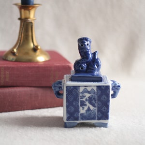 Vintage White and Blue Trinket Box with Foo Dog Lid / Vintage Home Decoration