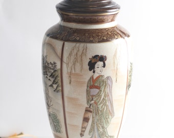 Vintage Famille Rose Tischlampe: Chinesische Frau Handbemalt