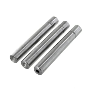 Peut inclure: Trois tubes en métal argenté avec une extrémité arrondie et un petit trou à l'extrémité. Les tubes sont de longueurs différentes.