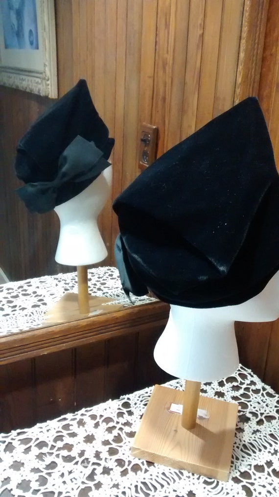 Vintage Ladies Black Velvet Hat - image 2