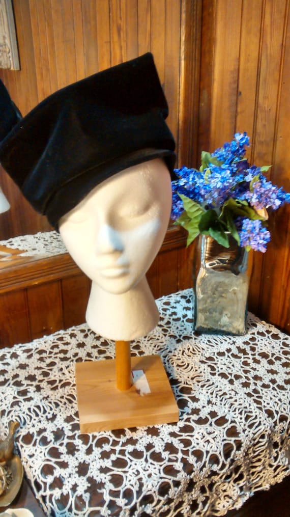 Vintage Ladies Black Velvet Hat - image 1