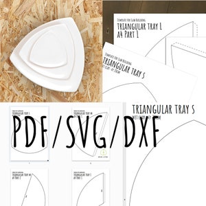 Può includere: Un set di tre vassoi triangolari bianchi di diverse dimensioni. I vassoi sono realizzati in un materiale spesso e resistente e sono perfetti per servire spuntini, antipasti o dessert. L'immagine include anche un download digitale dei modelli di vassoio in formato PDF, SVG e DXF.