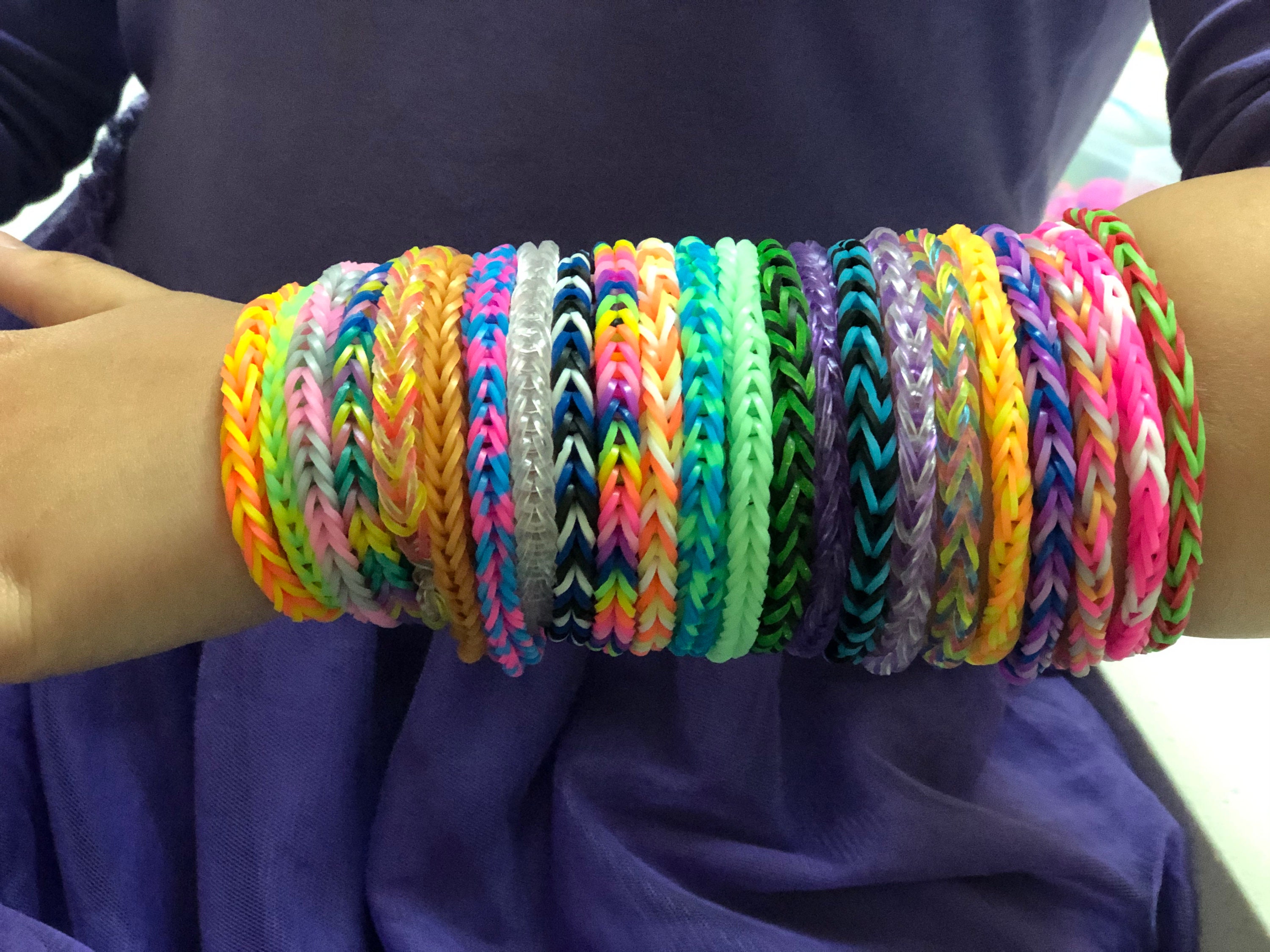 6 Bracelets élastiques - enfants - lilas bleu jaune orange rose ou vert