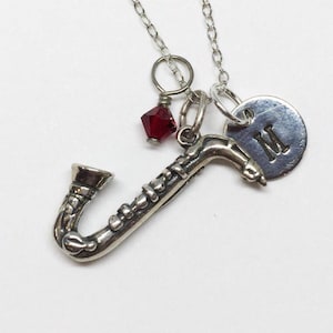 Collar de saxofón plata de ley / personalizado con sello de mano inicial piedra de nacimiento cristal / 3D encanto de la música amante regalo para su / Leroi amor