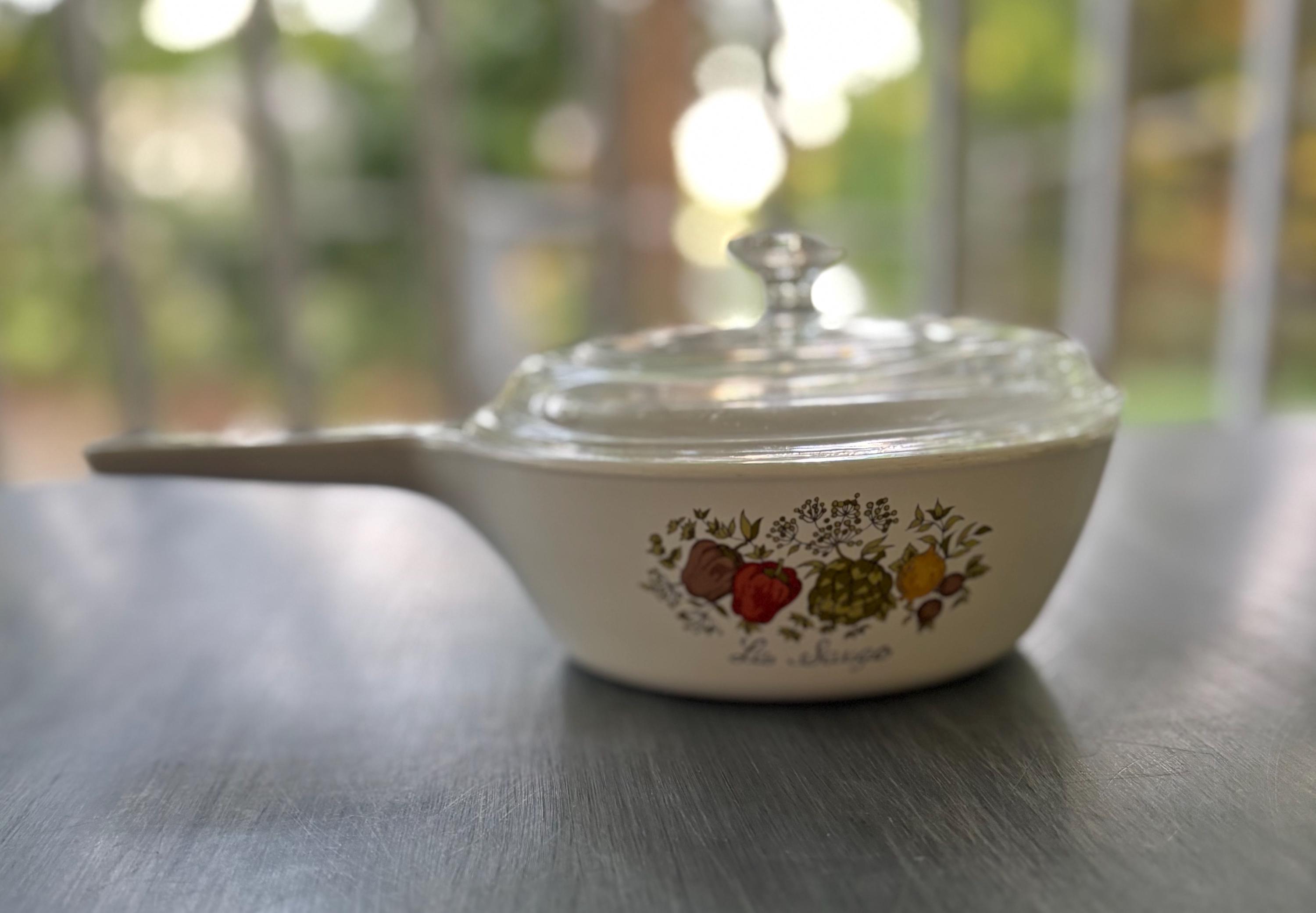 米軍 実物 OLD PYREX デザートプレート① Vintage Pyrex Spring Blossom Crazy Daisy 1.5 liter 1½ qt