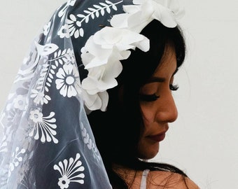 White Frida flower headband Halloween flower headpiece Gothic wedding veil Dia de los muertos Day of the dead headband Big white crown