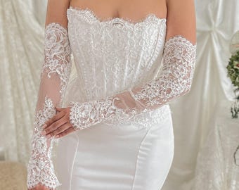 Lace Ivory Fingerless Gloves, bridal gloves, lace wedding gloves, Scalloped Lace Sleeves, Chantilly Lace Gloves, personalized wedding gloves