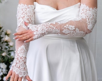 Lace Ivory Fingerless Gloves, bridal gloves, lace wedding gloves, Scalloped Lace Sleeves, Chantilly Lace Gloves, personalized wedding gloves