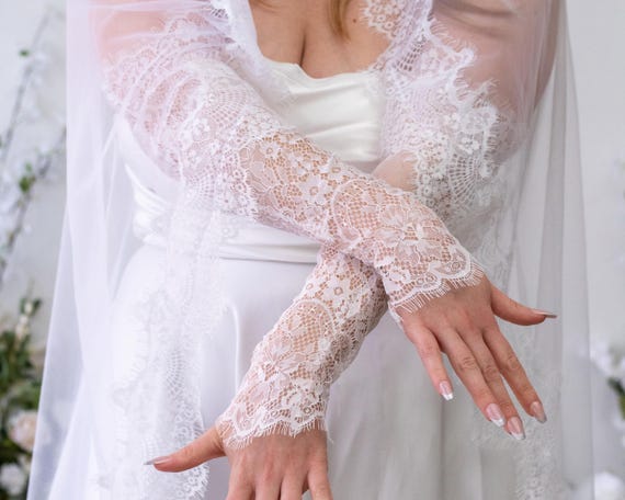 Lace Ivory Fingerless Gloves, bridal gloves, lace wedding gloves, Scalloped Lace Sleeves, Chantilly Lace Gloves, personalized wedding gloves