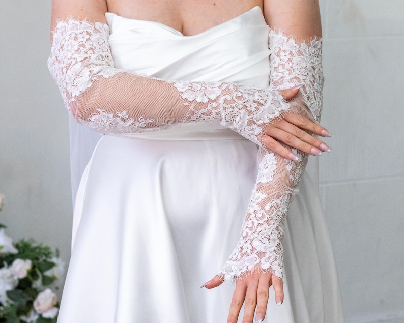 Chantilly Gloves