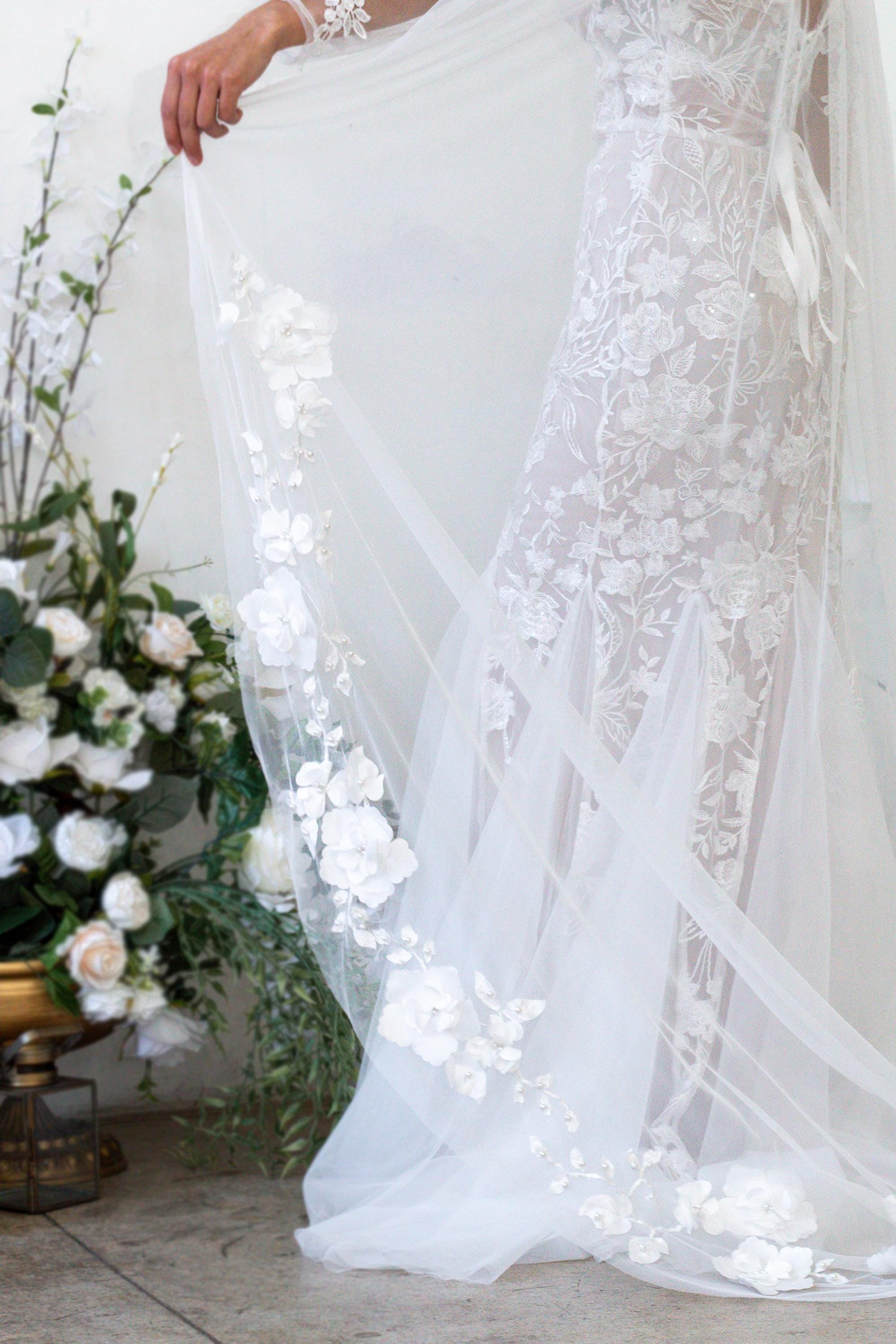 3D Floral White Flower With Pearls Veil, Long Wedding Veil  display picture 2