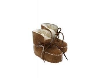 Sheepskin baby booties - chestnut