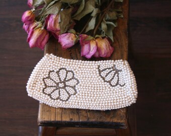 40's Pearl Clutch Purse Daisy