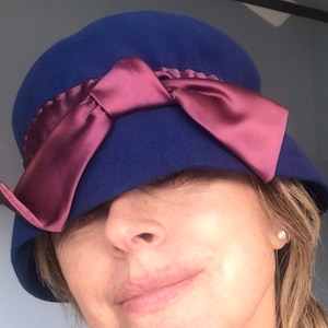 20&#39;s Cloche Hat Felt with Silk Satin Band & Tie from JW Robinson | M