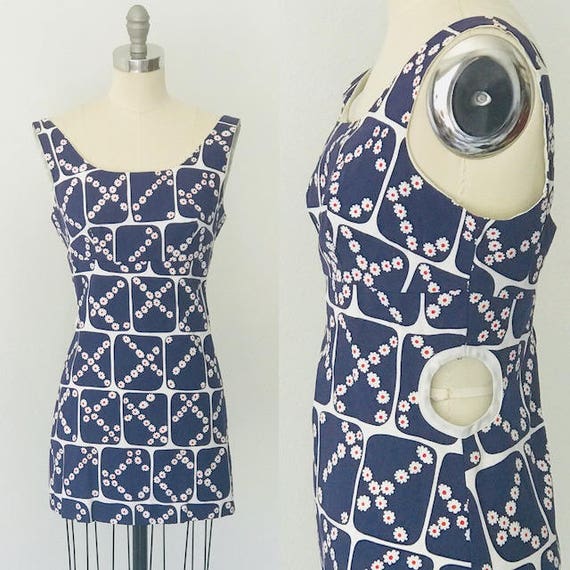 60's Peek-a-boo Daisy Print Mini Dress with side c