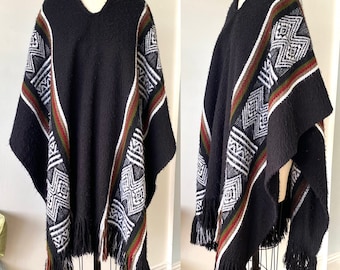 Poncho à franges en laine équatorienne OTAVALVO des années 70