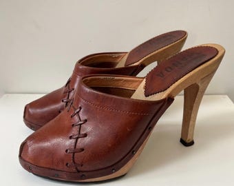 Vintage 1970s Brown Leather Wood Sole Heeled Mules Size 8