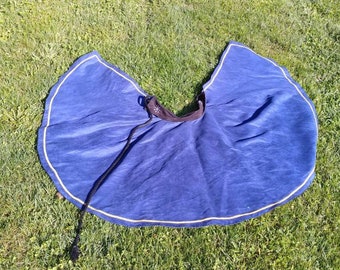 Parry cape for fencing