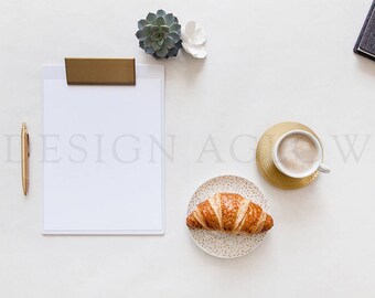 Download Free Stylized Clipboard Mockup for Creatives PSD Template