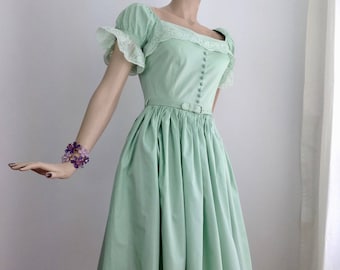 1950's Cotton Dress - Nipped Waist - Full Pleated Skirt - Puffy Lace Sleeves - Women's Size Small - 25 inch waist