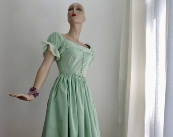 1950's Cotton Dress - Nipped Waist - Full Pleated Skirt - Puffy Lace Sleeves - Women's Size Small - 25 inch waist